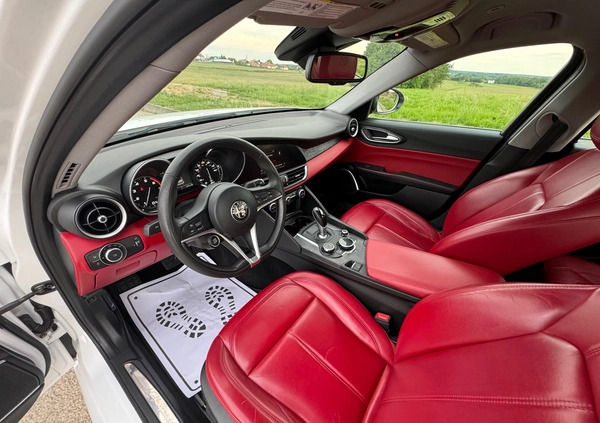 Alfa Romeo Giulia cena 104550 przebieg: 61257, rok produkcji 2019 z Rzeszów małe 211